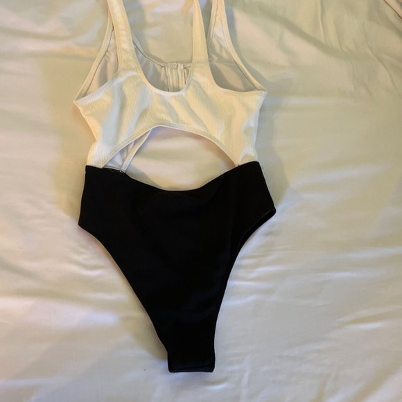 Brand new one piece high cut swim suit - Picture 2 of 2